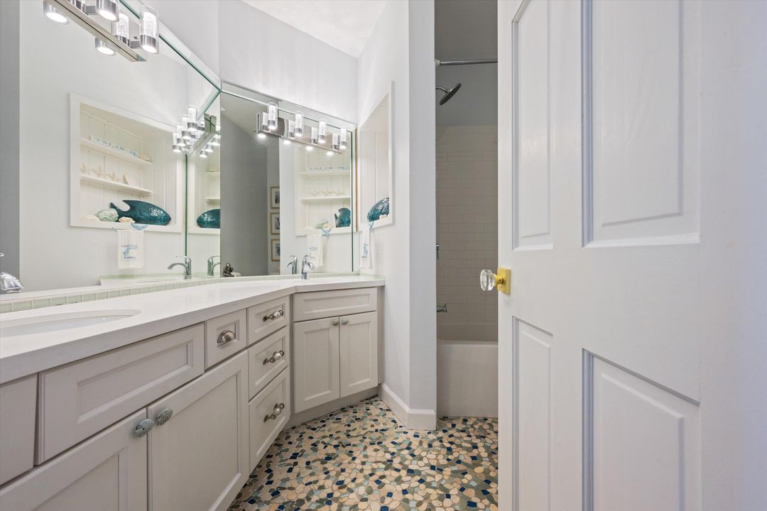 На продажу: $2,465,000 (4 спален, 2 ванн, 3188 Квадратных фут)