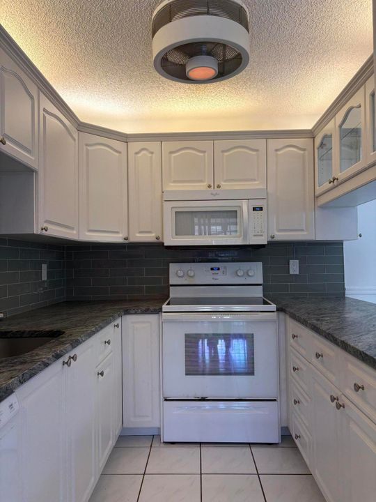 出租: $1,850 (2 贝兹, 2 浴室, 1328 平方英尺)