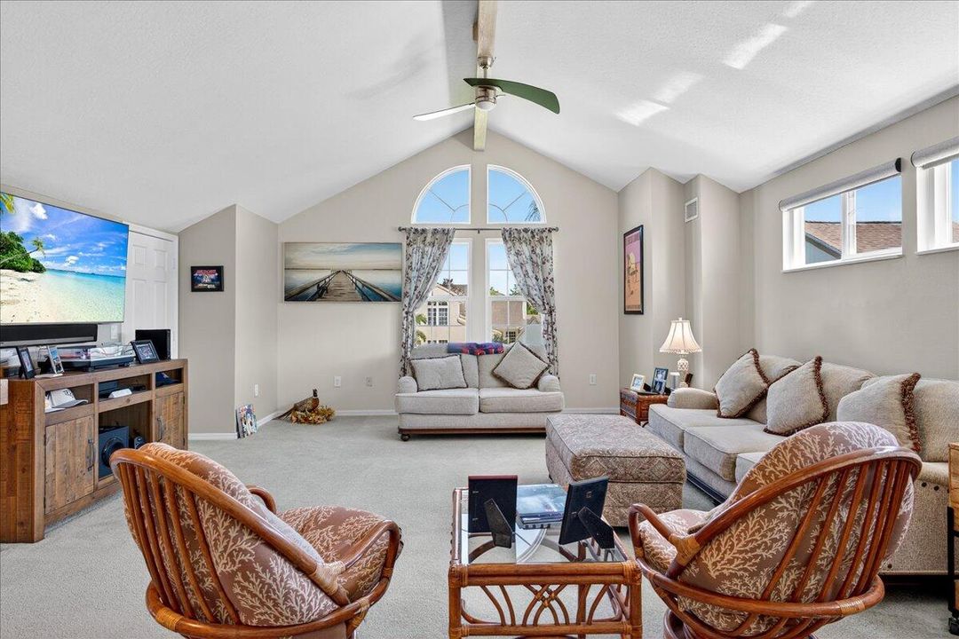 На продажу: $269,000 (3 спален, 2 ванн, 1380 Квадратных фут)