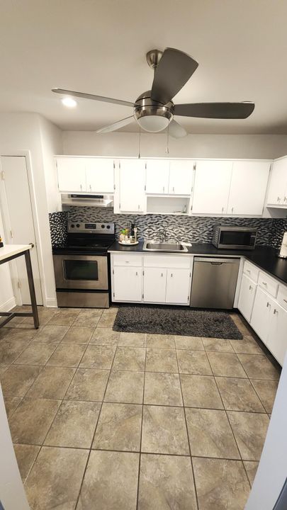 For Sale: $140,000 (1 beds, 1 baths, 1010 Square Feet)