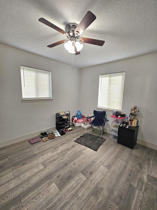 Active With Contract: $249,000 (3 beds, 1 baths, 1066 Square Feet)