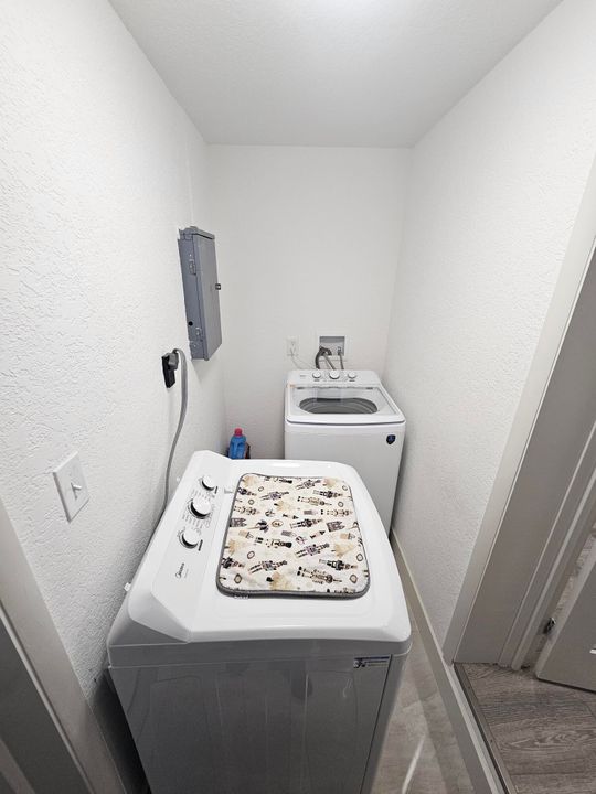 Active With Contract: $249,000 (3 beds, 1 baths, 1066 Square Feet)