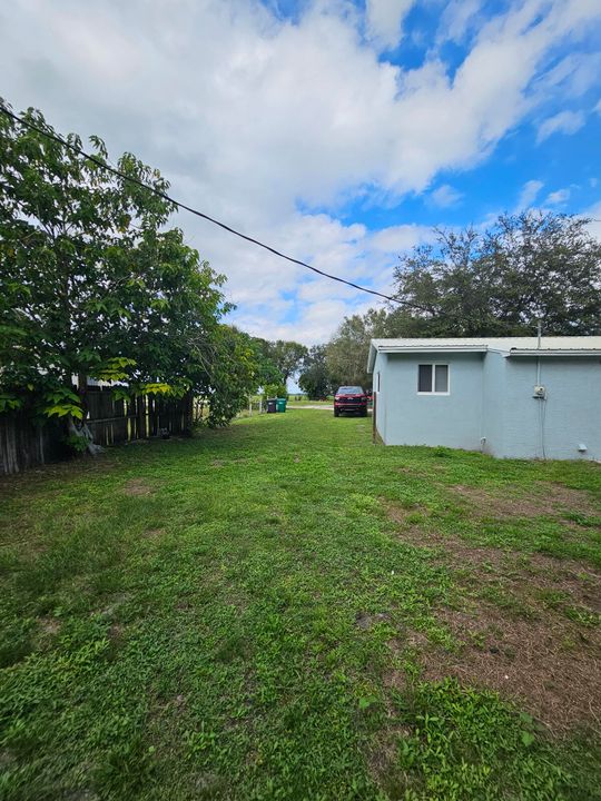 Active With Contract: $249,000 (3 beds, 1 baths, 1066 Square Feet)