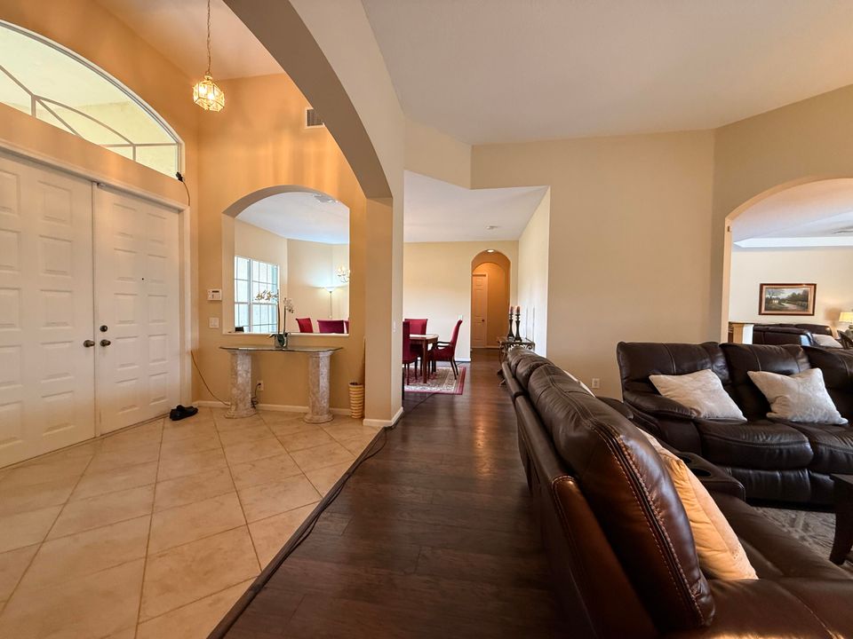 待售: $1,100,000 (7 贝兹, 4 浴室, 3730 平方英尺)