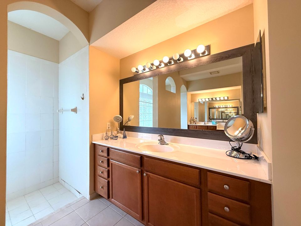 待售: $1,100,000 (7 贝兹, 4 浴室, 3730 平方英尺)