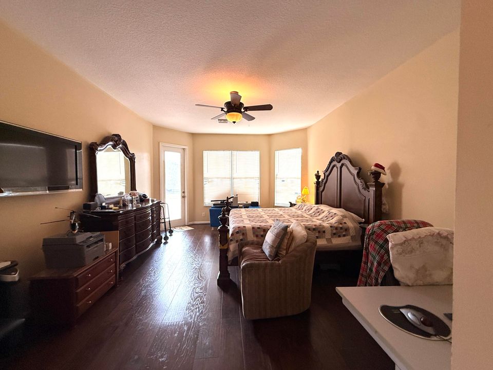 待售: $1,100,000 (7 贝兹, 4 浴室, 3730 平方英尺)