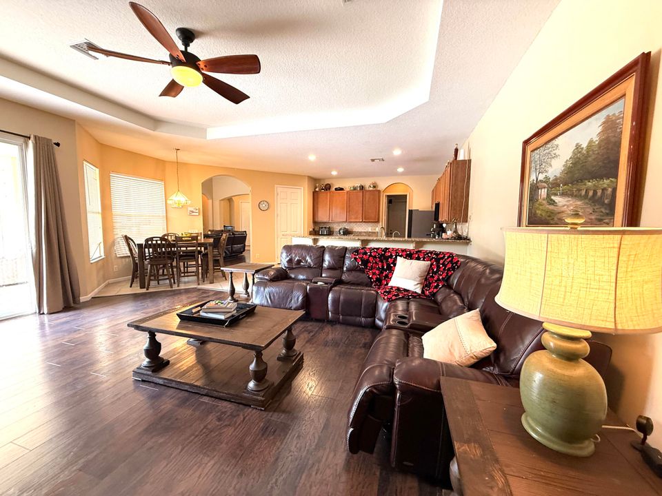 待售: $1,100,000 (7 贝兹, 4 浴室, 3730 平方英尺)