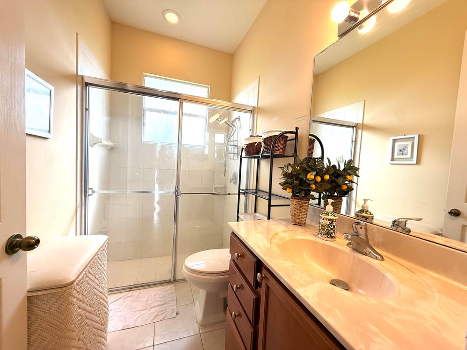 待售: $1,100,000 (7 贝兹, 4 浴室, 3730 平方英尺)