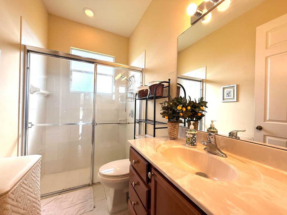 待售: $1,100,000 (7 贝兹, 4 浴室, 3730 平方英尺)