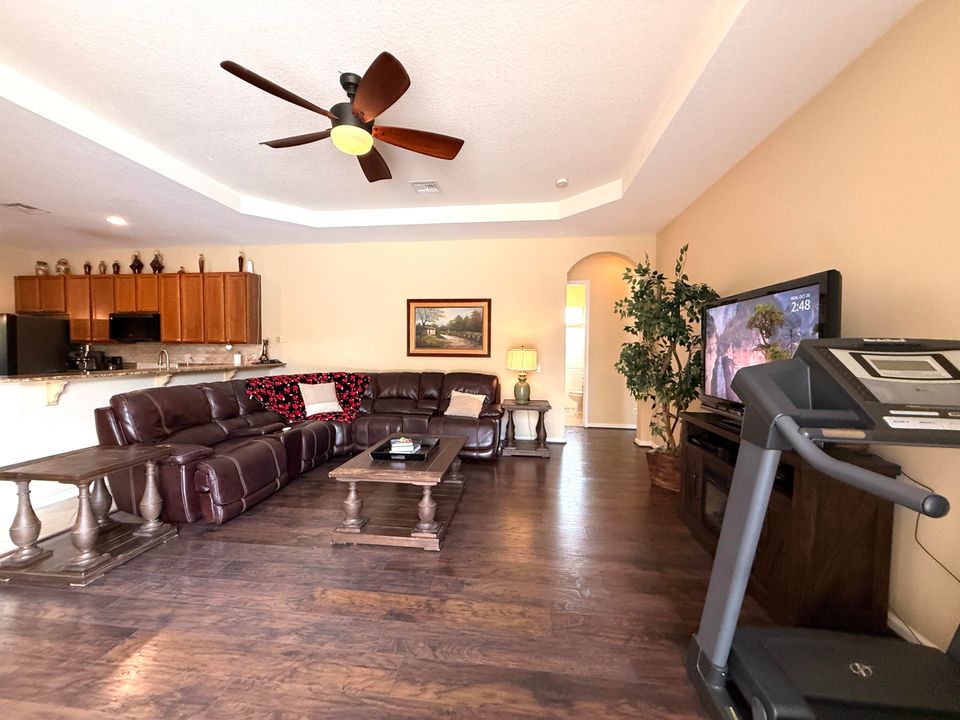 待售: $1,100,000 (7 贝兹, 4 浴室, 3730 平方英尺)