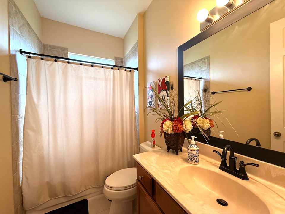 待售: $1,100,000 (7 贝兹, 4 浴室, 3730 平方英尺)