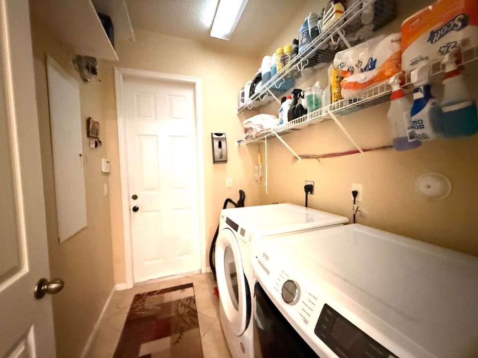 待售: $1,100,000 (7 贝兹, 4 浴室, 3730 平方英尺)