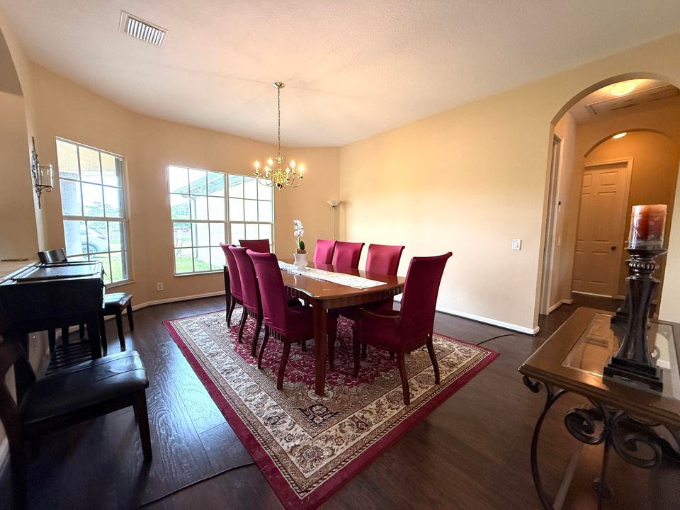 待售: $1,100,000 (7 贝兹, 4 浴室, 3730 平方英尺)