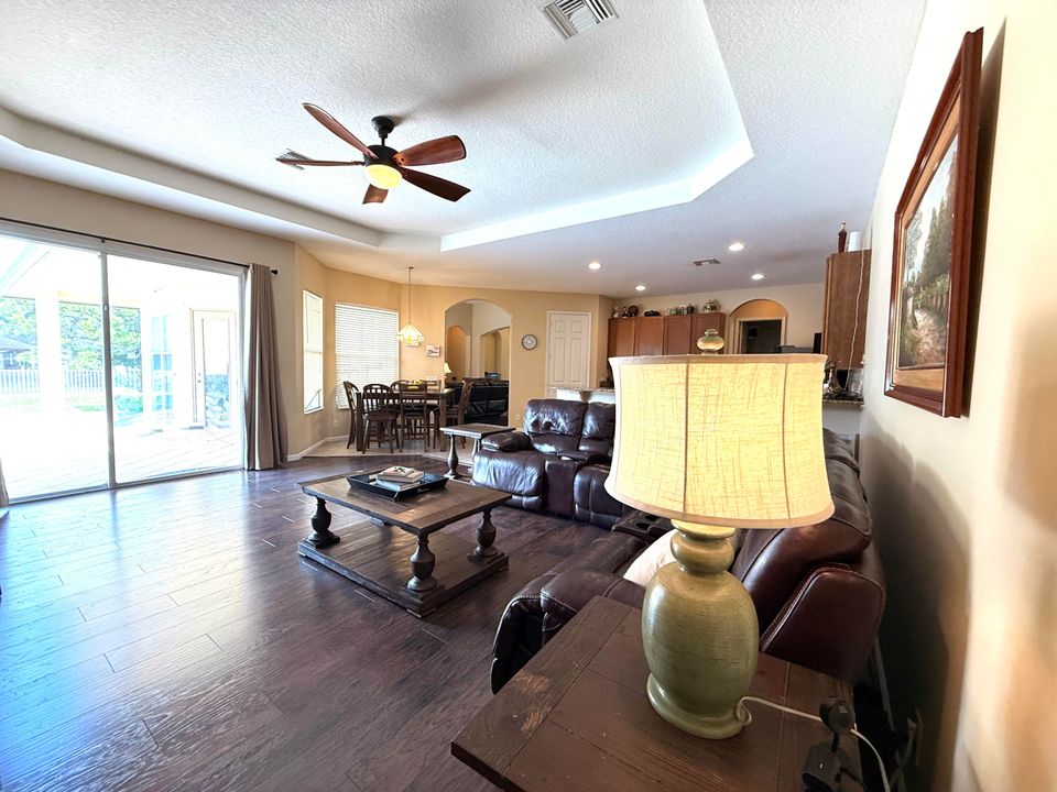 待售: $1,100,000 (7 贝兹, 4 浴室, 3730 平方英尺)