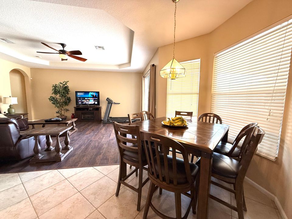 待售: $1,100,000 (7 贝兹, 4 浴室, 3730 平方英尺)