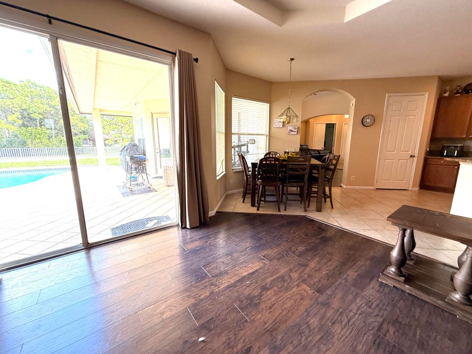 待售: $1,100,000 (7 贝兹, 4 浴室, 3730 平方英尺)