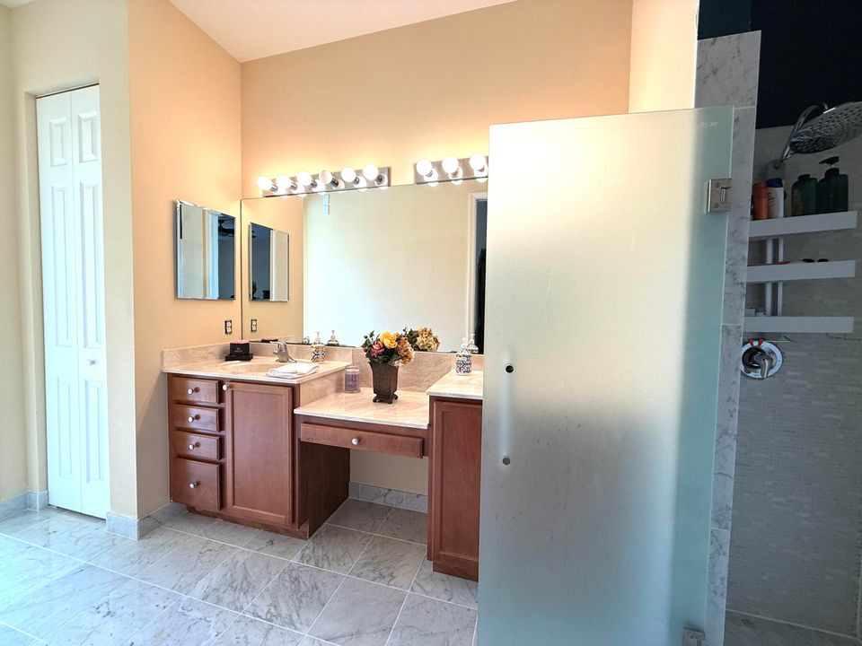 待售: $1,100,000 (7 贝兹, 4 浴室, 3730 平方英尺)