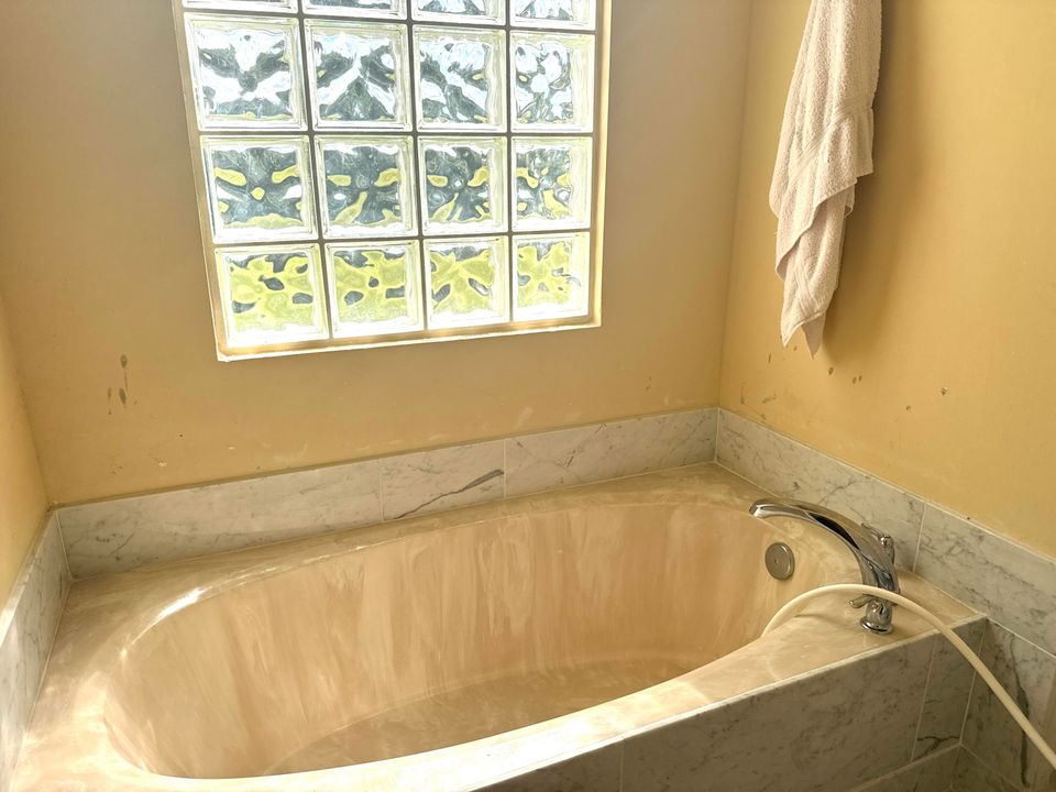 待售: $1,100,000 (7 贝兹, 4 浴室, 3730 平方英尺)