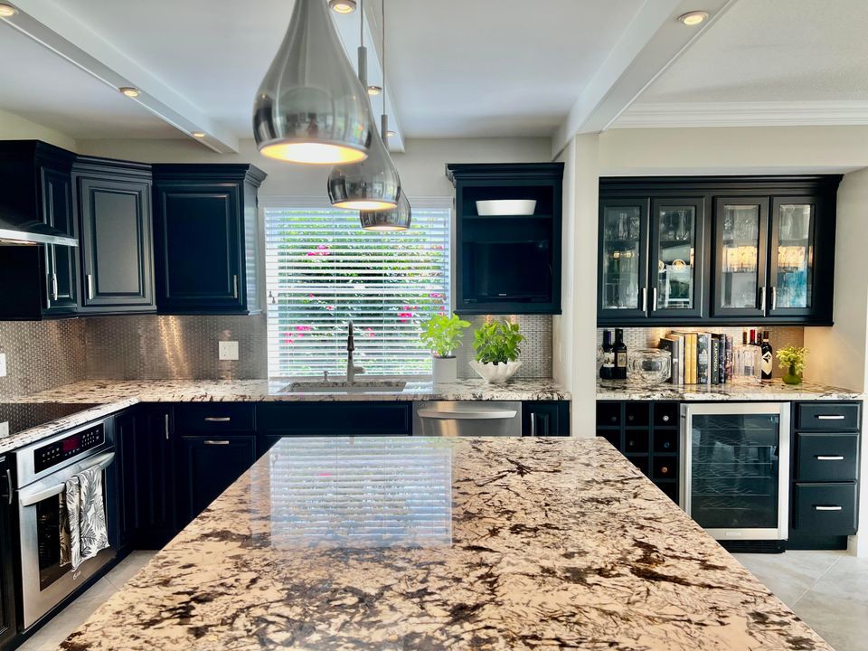 На продажу: $648,000 (2 спален, 2 ванн, 1737 Квадратных фут)