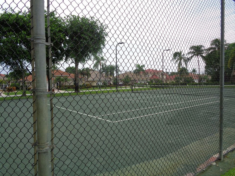 For Sale: $474,900 (2 beds, 2 baths, 1971 Square Feet)