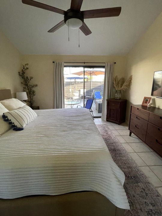 Под контрактом: $5,900 (2 спален, 2 ванн, 1100 Квадратных фут)