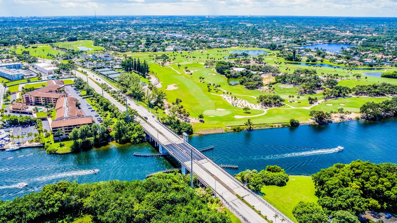 合同活跃: $425,000 (2 贝兹, 2 浴室, 1430 平方英尺)