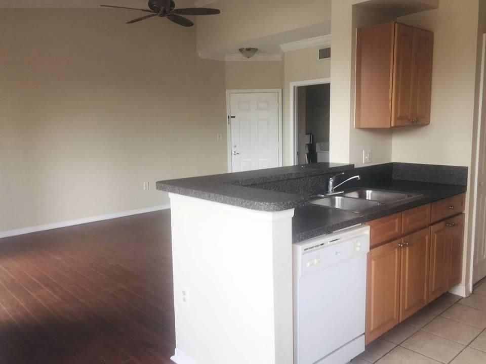 For Rent: $1,950 (1 beds, 1 baths, 787 Square Feet)