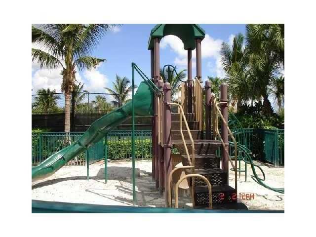 For Rent: $1,950 (1 beds, 1 baths, 787 Square Feet)