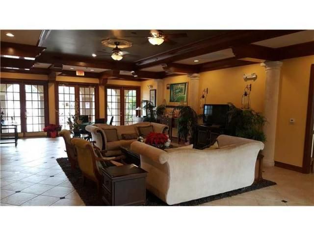 For Rent: $1,950 (1 beds, 1 baths, 787 Square Feet)