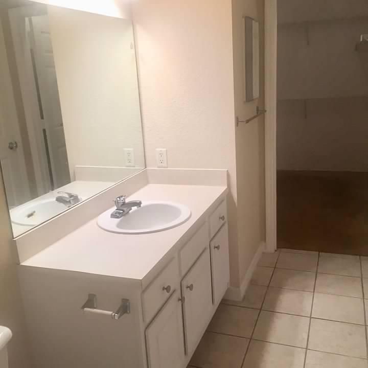 For Rent: $1,950 (1 beds, 1 baths, 787 Square Feet)