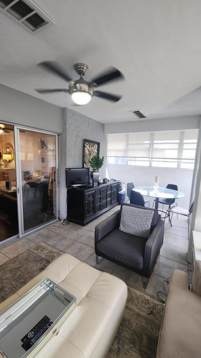 For Sale: $140,000 (1 beds, 1 baths, 1010 Square Feet)