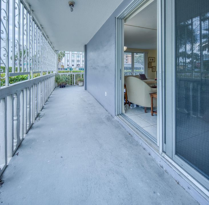 待售: $220,000 (2 贝兹, 2 浴室, 1144 平方英尺)