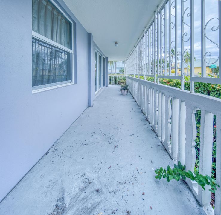 待售: $220,000 (2 贝兹, 2 浴室, 1144 平方英尺)