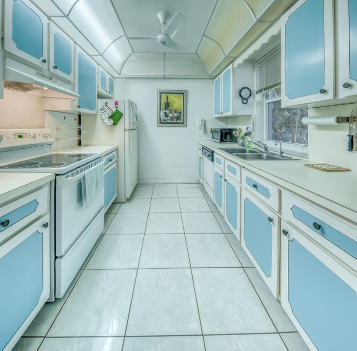 待售: $220,000 (2 贝兹, 2 浴室, 1144 平方英尺)