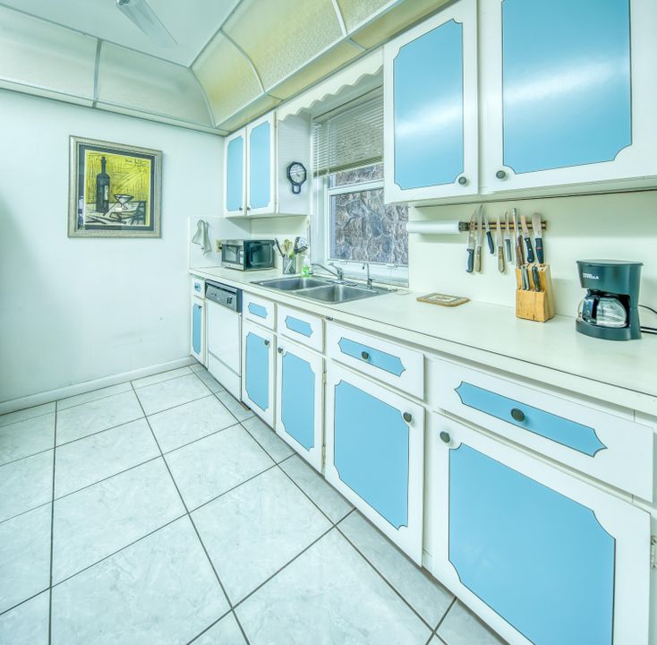 待售: $220,000 (2 贝兹, 2 浴室, 1144 平方英尺)