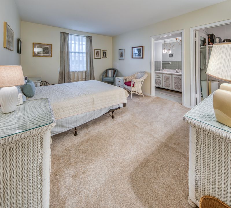 待售: $220,000 (2 贝兹, 2 浴室, 1144 平方英尺)