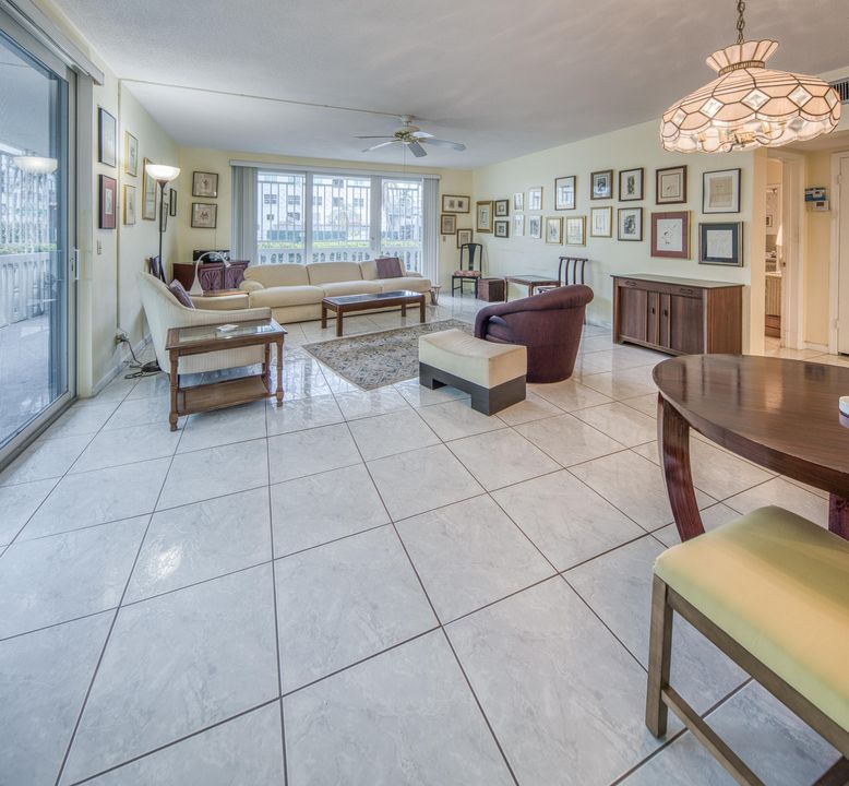 待售: $220,000 (2 贝兹, 2 浴室, 1144 平方英尺)