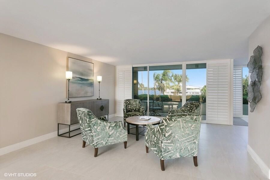 合同活跃: $425,000 (2 贝兹, 2 浴室, 1430 平方英尺)