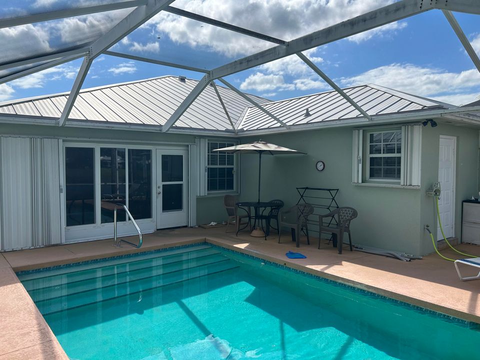 合同活跃: $339,000 (2 贝兹, 2 浴室, 1385 平方英尺)