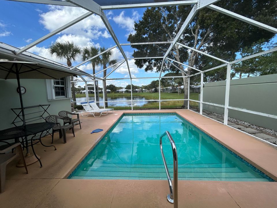 合同活跃: $339,000 (2 贝兹, 2 浴室, 1385 平方英尺)