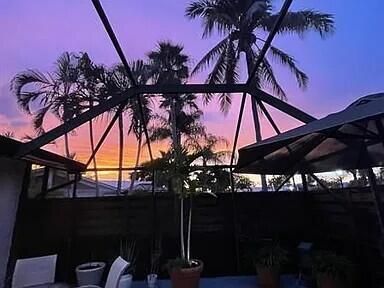 Под контрактом: $5,900 (2 спален, 2 ванн, 1100 Квадратных фут)