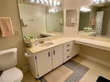 Под контрактом: $5,900 (2 спален, 2 ванн, 1100 Квадратных фут)