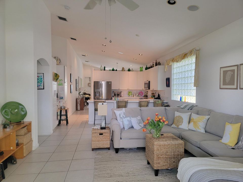 For Sale: $519,999 (3 beds, 2 baths, 1829 Square Feet)