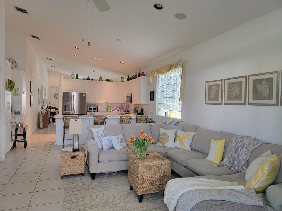 For Sale: $519,999 (3 beds, 2 baths, 1829 Square Feet)