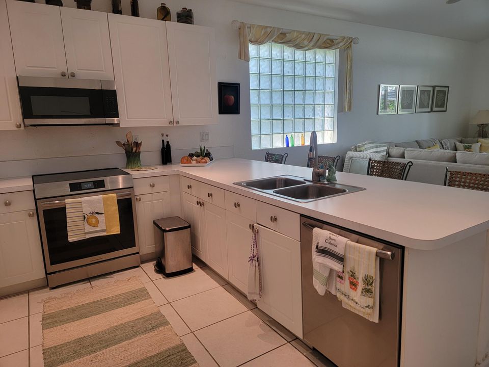 For Sale: $519,999 (3 beds, 2 baths, 1829 Square Feet)