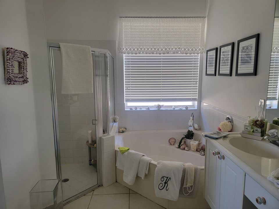 For Sale: $519,999 (3 beds, 2 baths, 1829 Square Feet)