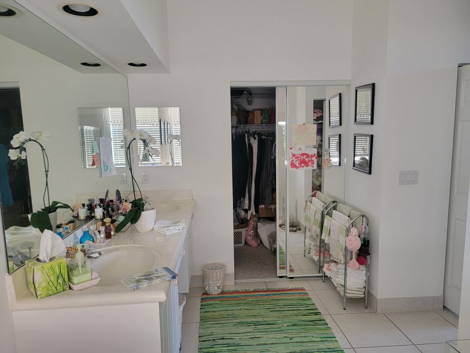 For Sale: $519,999 (3 beds, 2 baths, 1829 Square Feet)