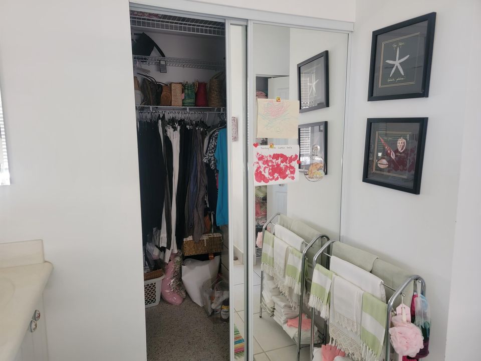 For Sale: $519,999 (3 beds, 2 baths, 1829 Square Feet)