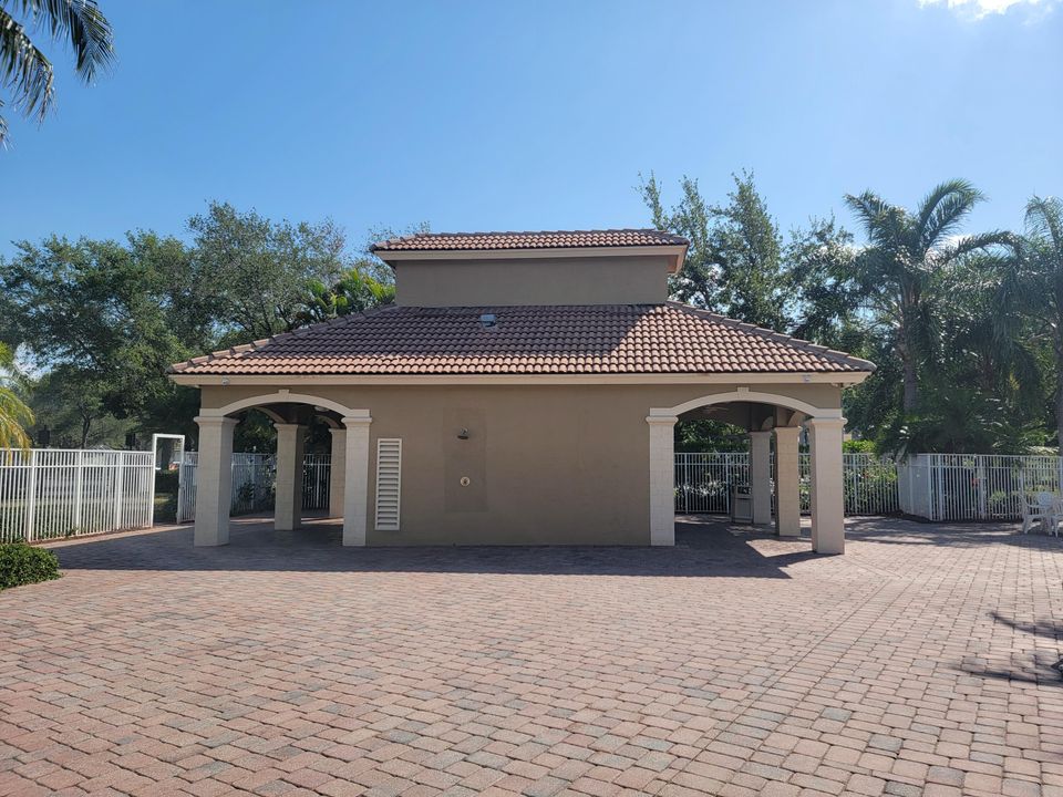 For Sale: $519,999 (3 beds, 2 baths, 1829 Square Feet)