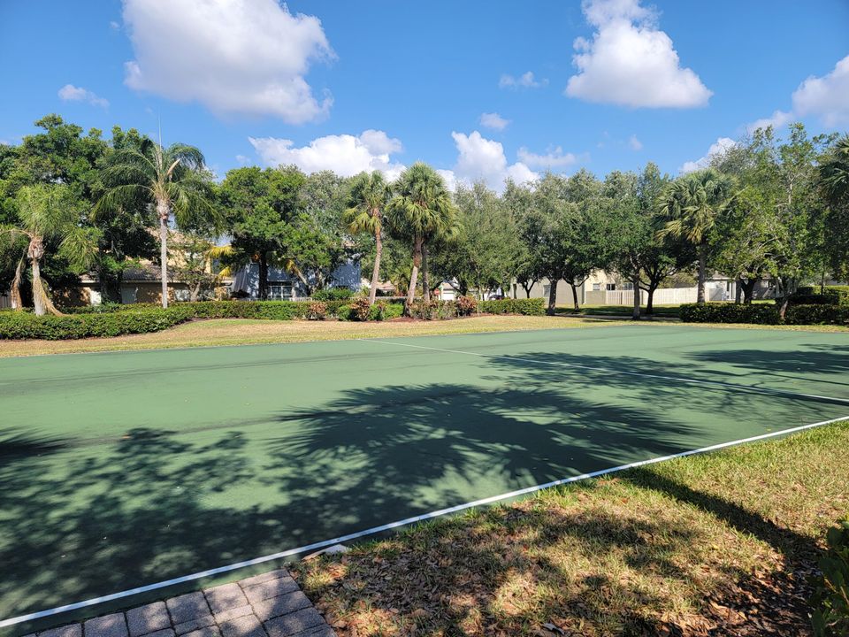 For Sale: $519,999 (3 beds, 2 baths, 1829 Square Feet)